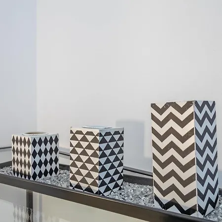 House Black & White *